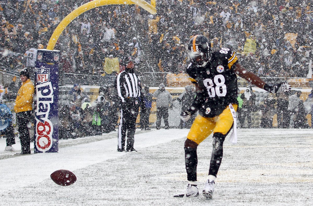 19 Amazing Photos From The NFL's Epic Snow Day Gallery eBaum's World