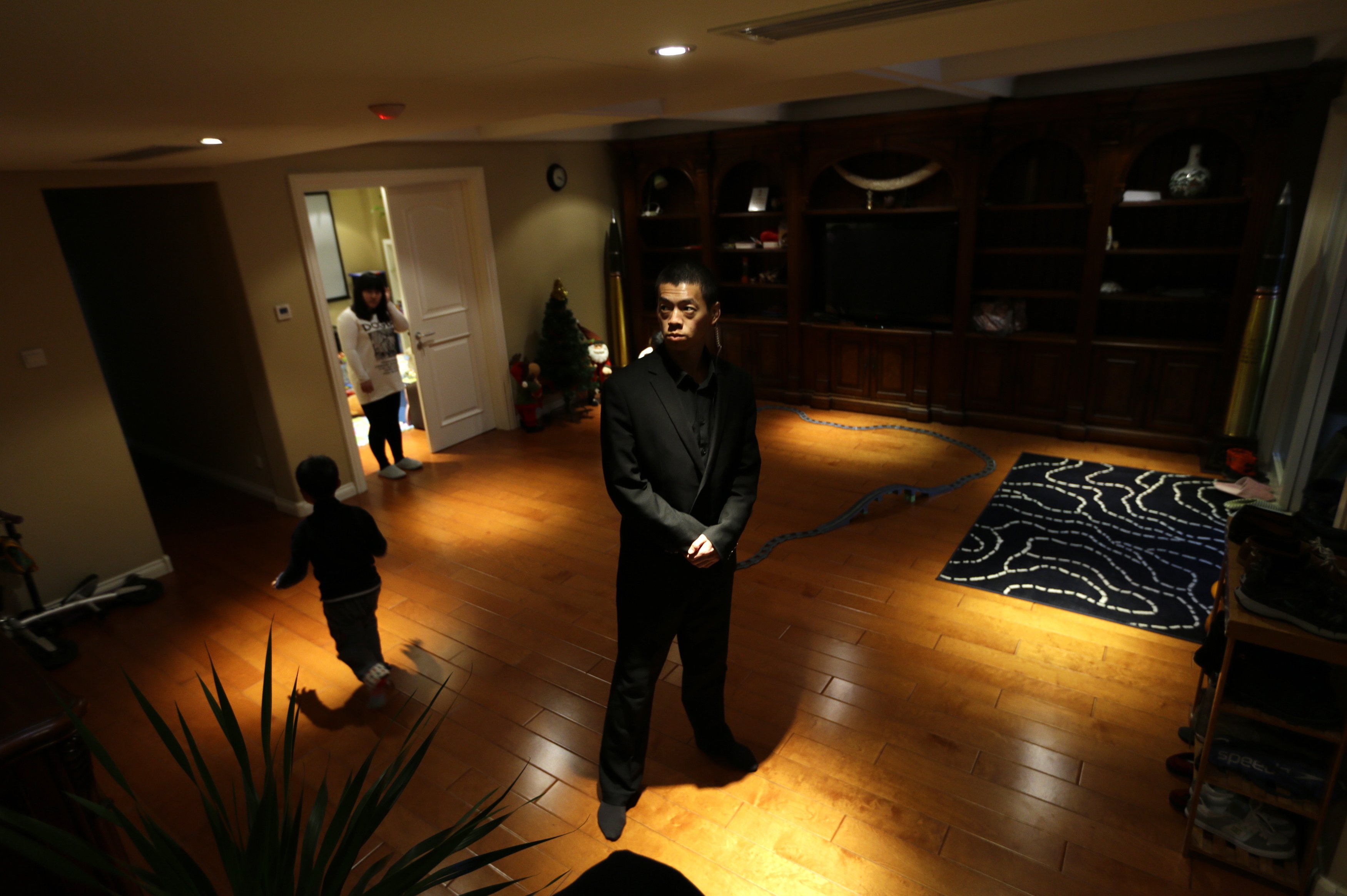 Student Ding Kun stands guard in a villa during field training for Tianjiao Special GuardSecurity Consultant.