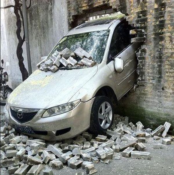 epic car crash -