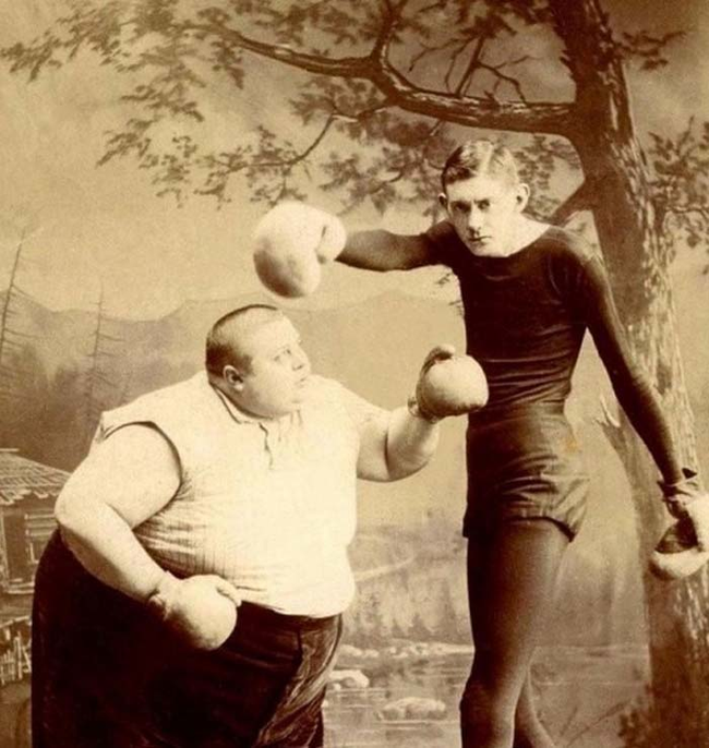 Sideshow boxers