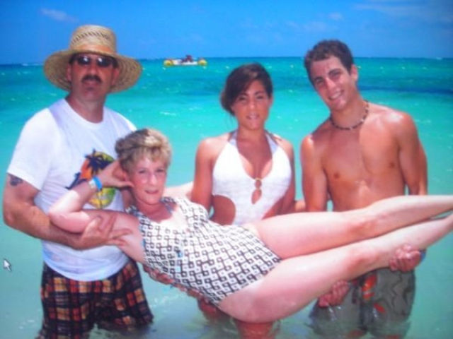 awkward family pics  - awkward family photo summer
