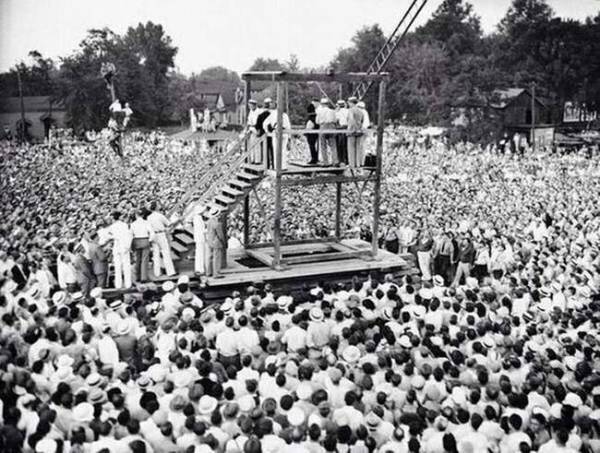 The last ever public execution in the United States, 1936.