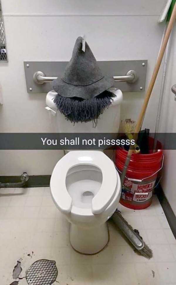 Humour - You shall not pissssss Bv