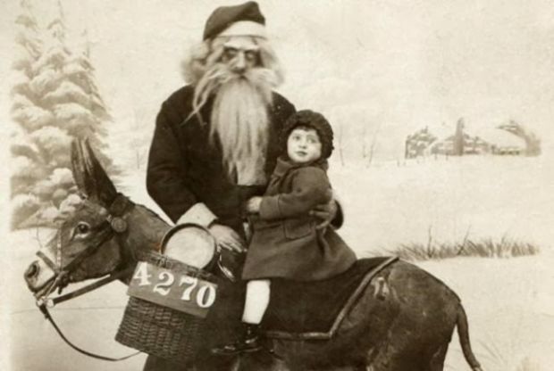 24 Vintage Photos That Will Make You Scratch Your Head