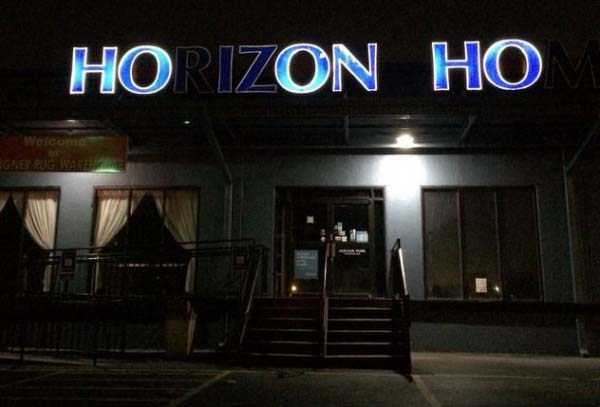 24 Burnt-Out Neon Signs That Will Make You Facepalm