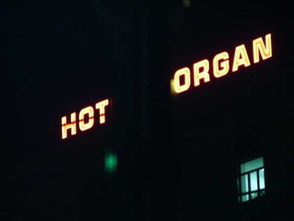 24 Burnt-Out Neon Signs That Will Make You Facepalm