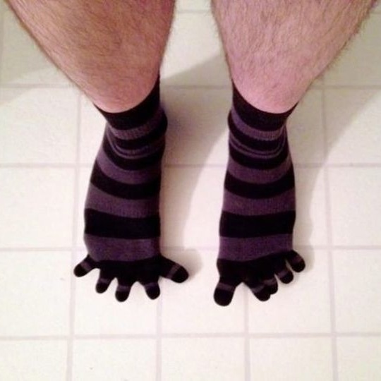 creepy toe socks