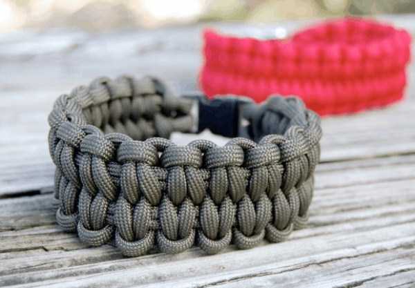 35 Amazingly Awesome Things People Made With Paracord