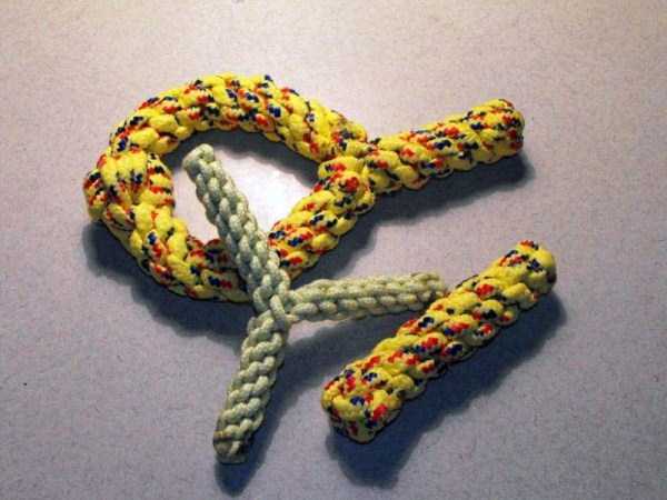 35 Amazingly Awesome Things People Made With Paracord