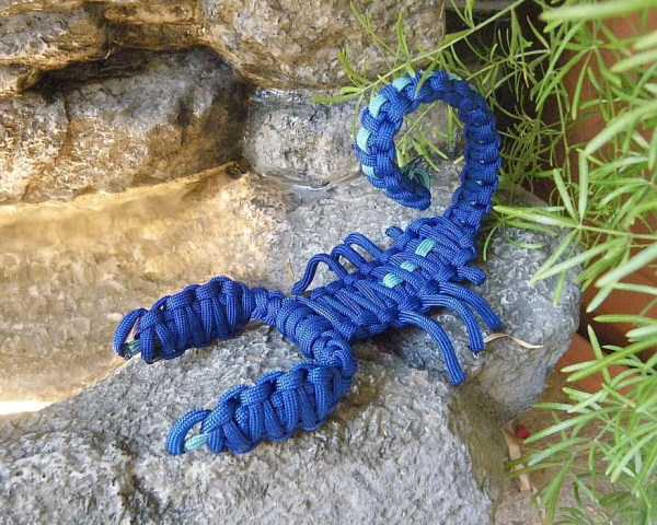 35 Amazingly Awesome Things People Made With Paracord