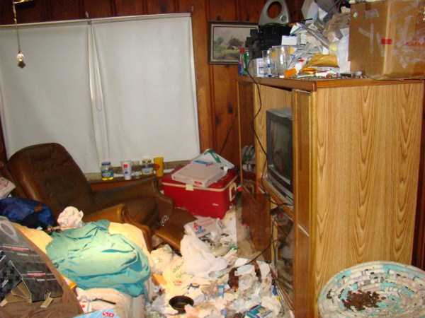 Man Inherits His Hoarding Uncles Home After He Died