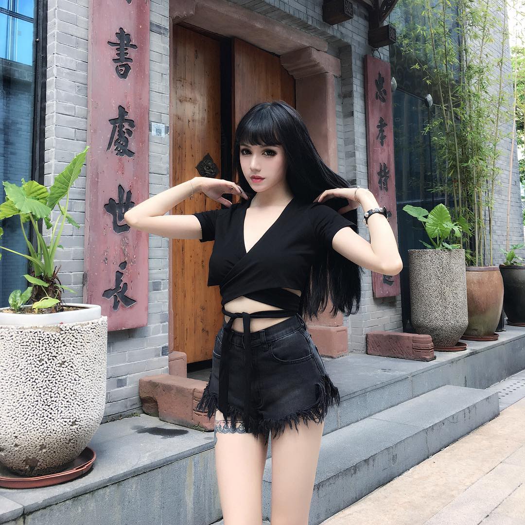 Gothic China Doll Kina Shen Is Definitely Eye Candy