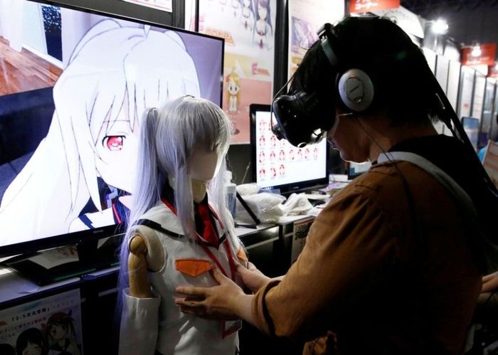 Virtual Reality anime experience