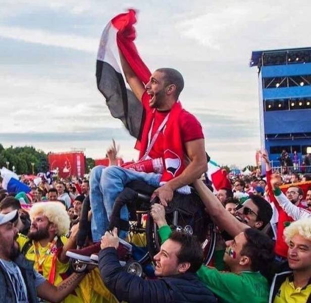 mexican and colombian fans lift up an egyptian fan in a wheelchair so he can watch his team in the #worldcup