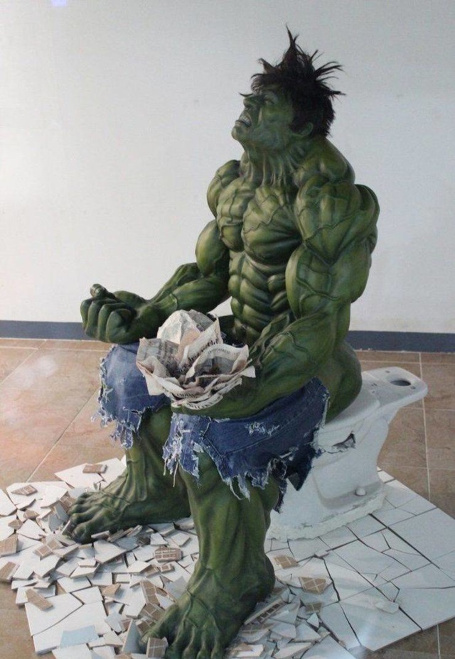random pic hulk on the toilet