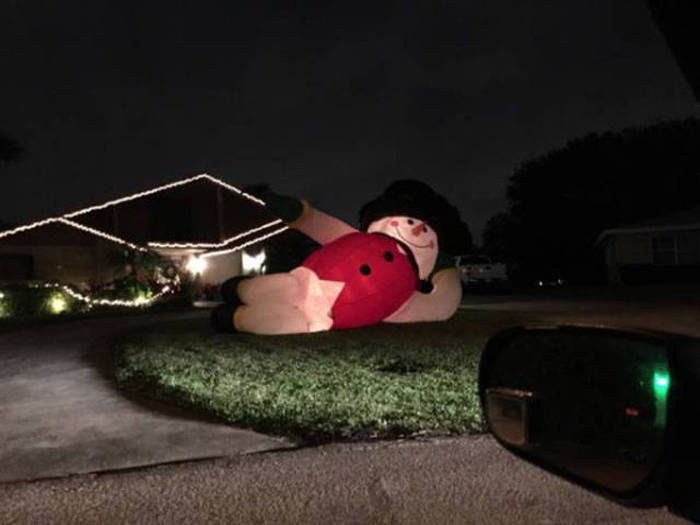 spicy memes - Humour - inflatable snowman sexy pose