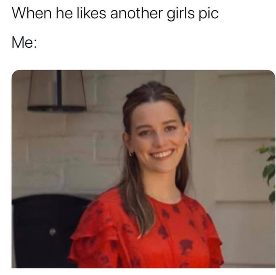 joe goldberg meme - When he another girls pic Me