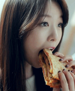 food troll girl eating pizza gif