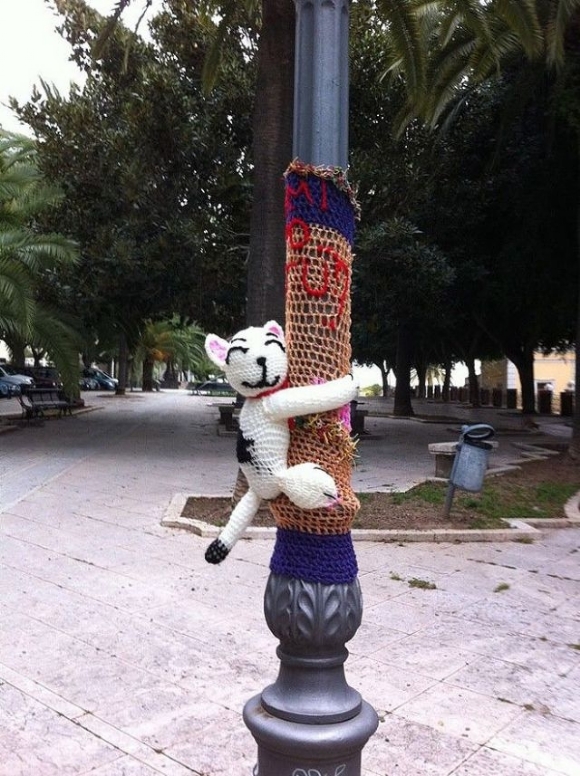 graffiti Yarn bombing