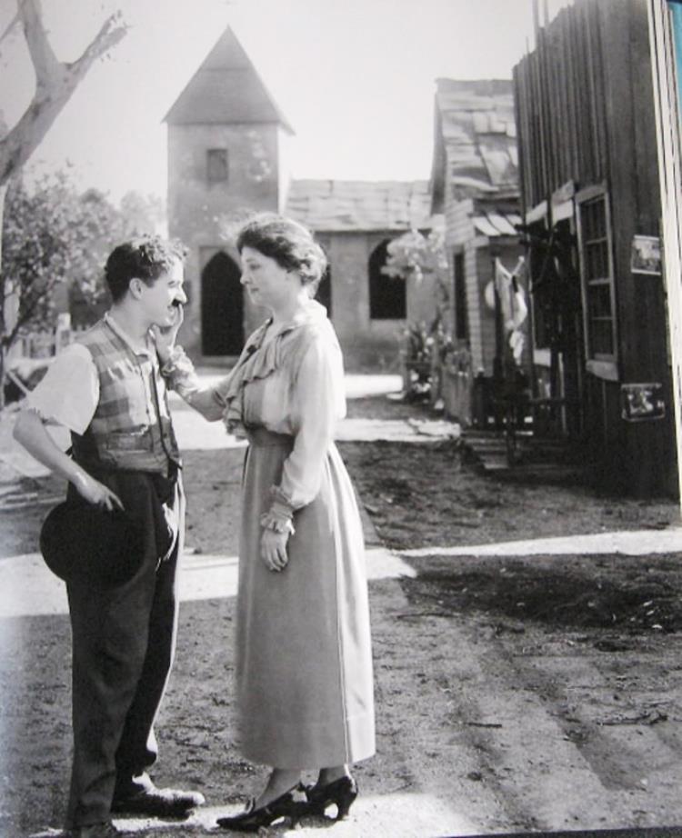 Helen Keller meeting Charlie Chaplin. 1919