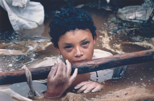 Omaira Sanchez 12 is trapped in the debris caused by the eruption of Nevado del Ruz volcano. After sixty hours she eventually lost consciousness and died of a heart attack