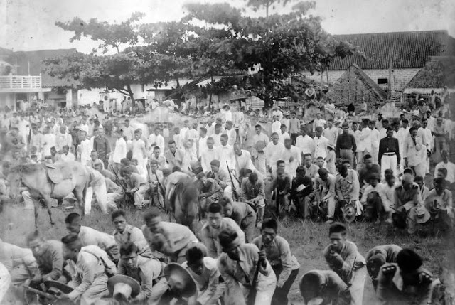Filipinos surrendering to US soldiers during the Philippine-American war, ca. 1899-1902