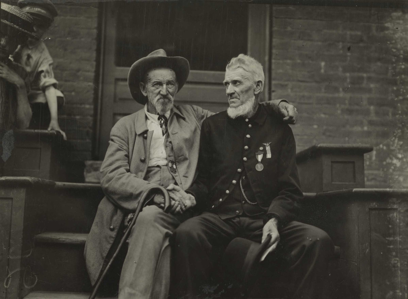 Two Civil War veterans from both sides shake hands at Gettysburg -1913