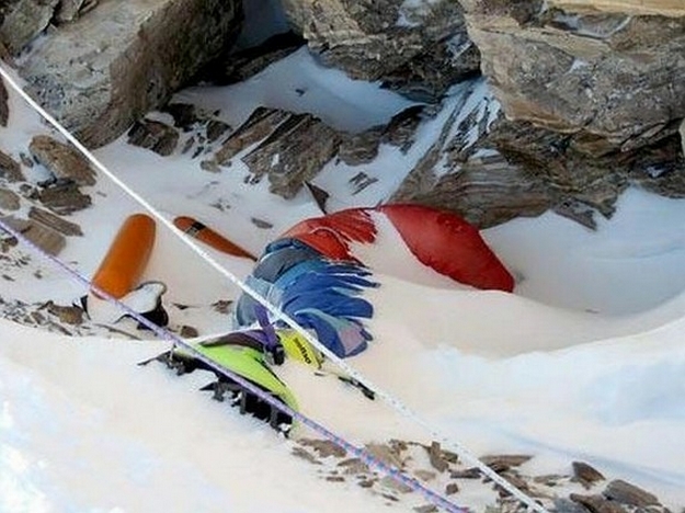 Dead Bodies On Everest