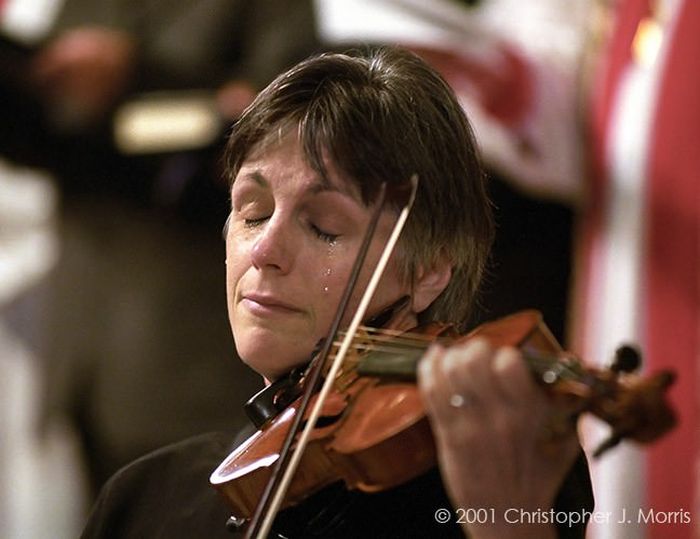 Violinist, Nancy Dinovo, cries while playing during a service at Christ Church Cathedral in downtown Vancouver for the September 11 victims.