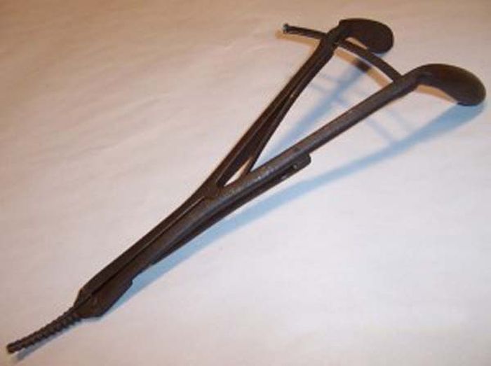 Cervical Dilator 1800s: This could be used to dilate a womans cervix during labor. You could determine the amount of dilation with the measurement scale on the handle. Doctors stopped using these because they would often cause the cervix to tear.