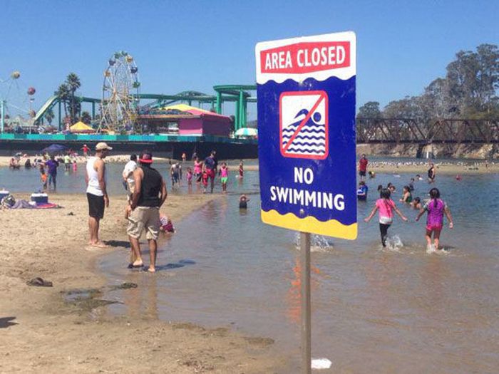 beach - Area Closed No Swimming