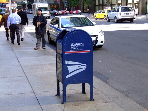 <a href="http://www.mailboxmap.com/" target="_blank">Mailbox Map</a> - Where is the nearest USPS mailbox to you.