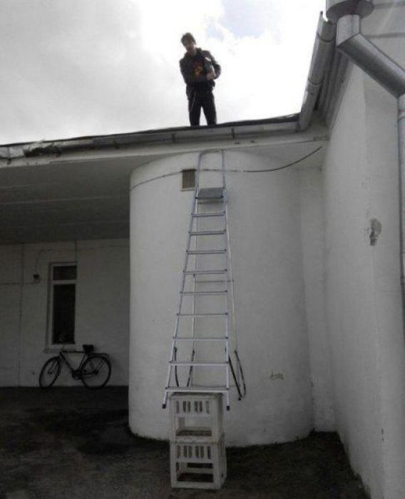 24 Dumb People Doing Dumb Things