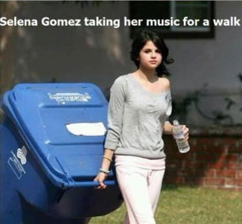 selena gomez taking her music out - Selena Gomez taking her music for a walk