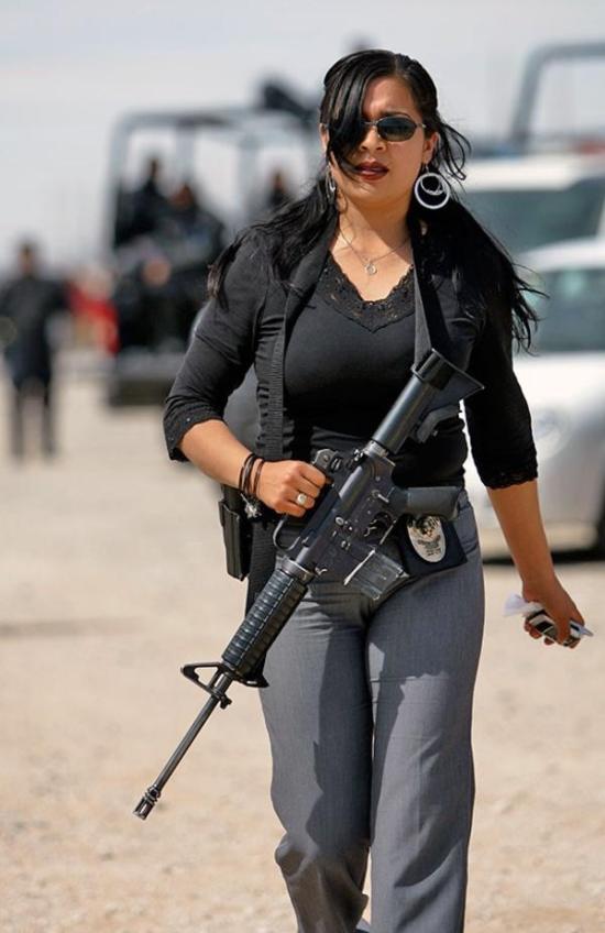 mexican police woman