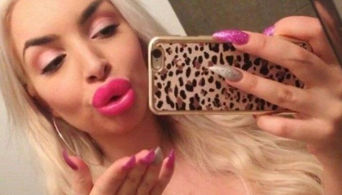 24 Girls With Baboon Butt Cheeks Where Their Lips Should Be