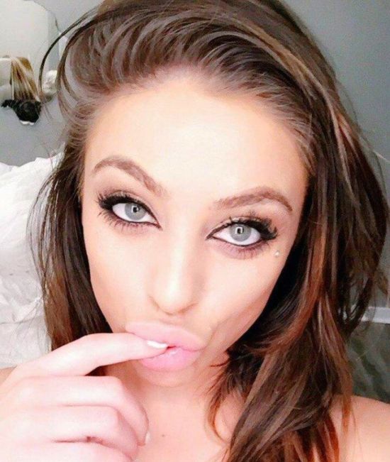 24 Girls With Baboon Butt Cheeks Where Their Lips Should Be