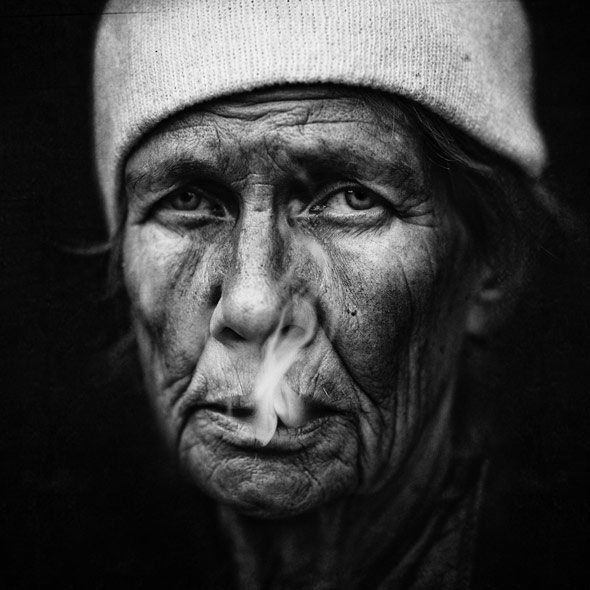 Huanting photos of homeless people.