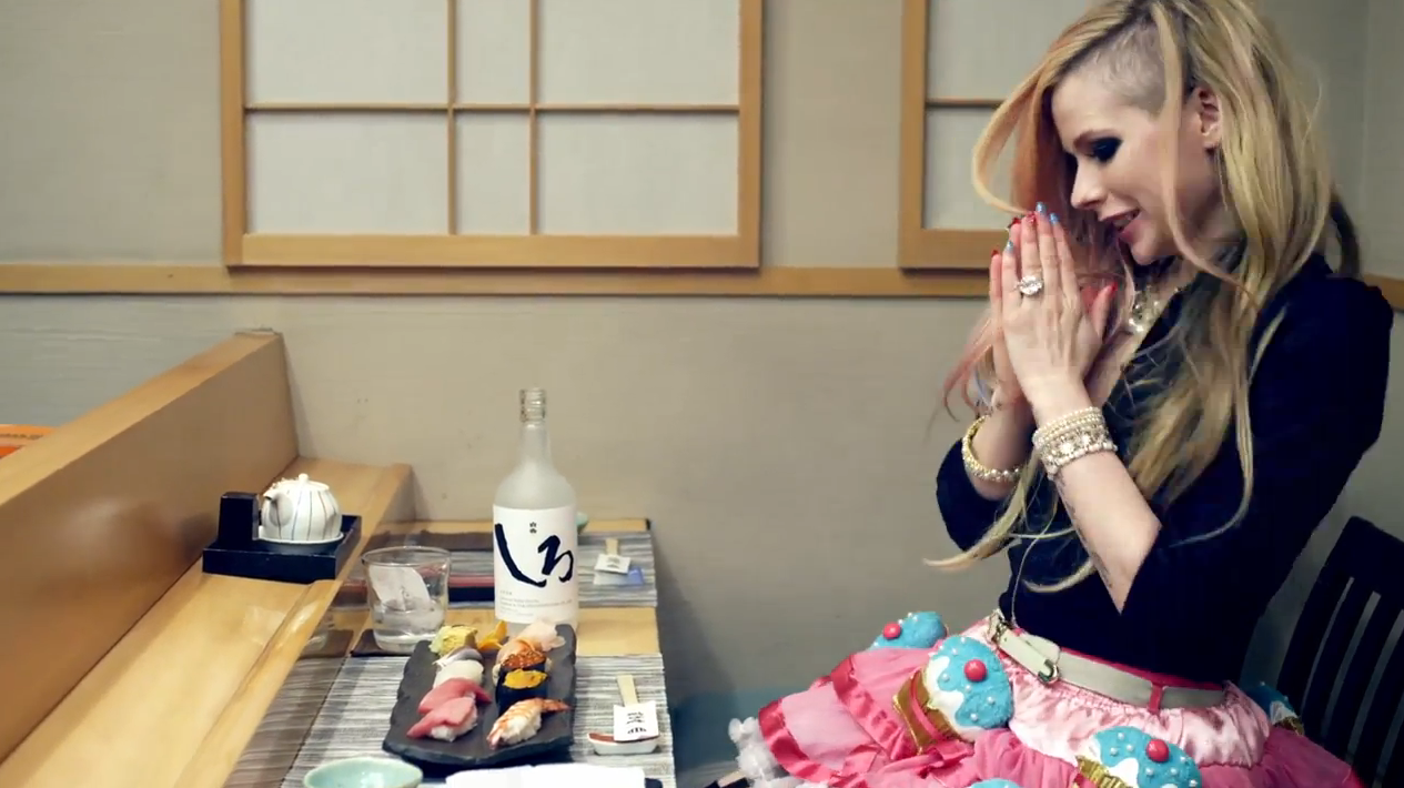 Avril Lavigne releases 'Hello Kitty' video