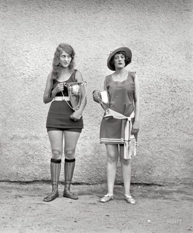 Sexy ladys in the early 1900s.