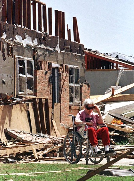 Oklahoma tornado destruction Photos
