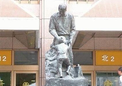 NEW The Top 25 most Inappropriate Statues.