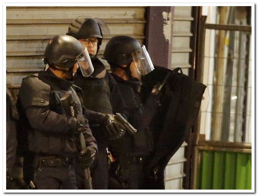 French Police Forces in Saint-Denis,Paris,(Nov 18)