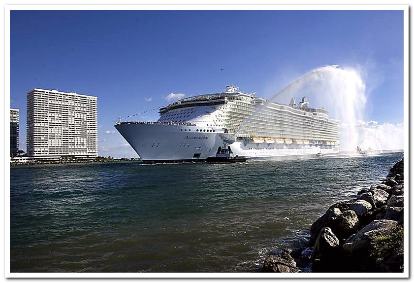 Biggest Cruise Ship Ever Built Gallery Ebaums World 6339