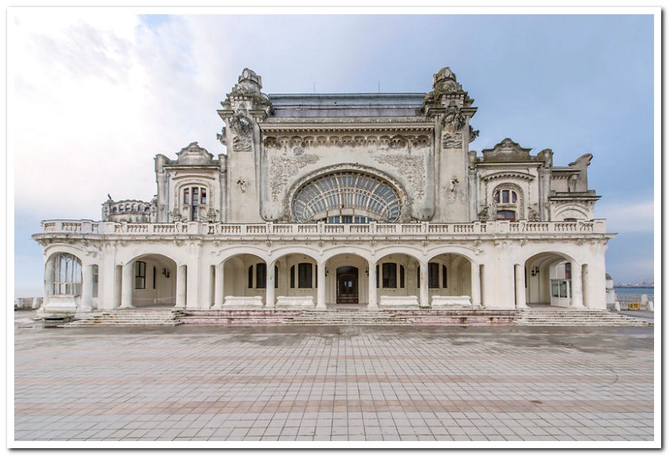 Creepy and Breathtaking Abandoned Buildings