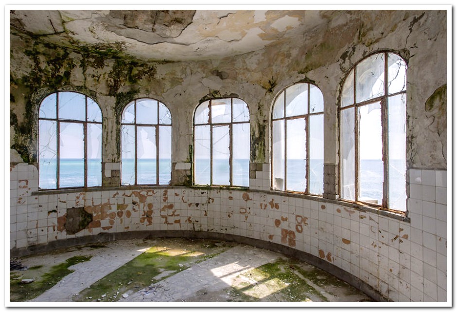 Creepy and Breathtaking Abandoned Buildings