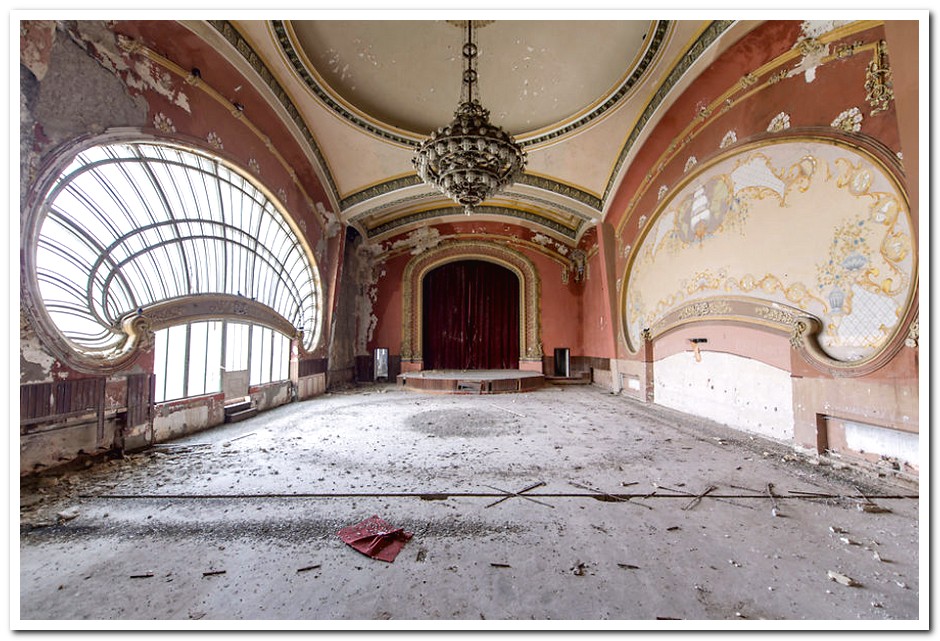 Creepy and Breathtaking Abandoned Buildings