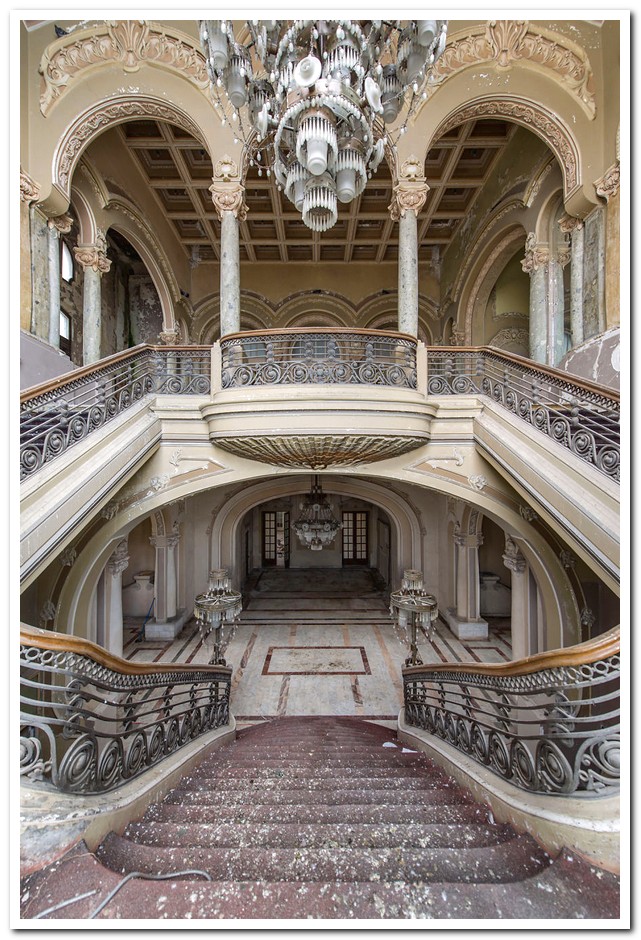 Creepy and Breathtaking Abandoned Buildings