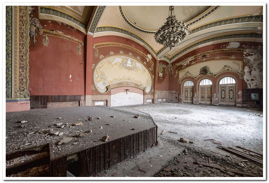 Creepy and Breathtaking Abandoned Buildings