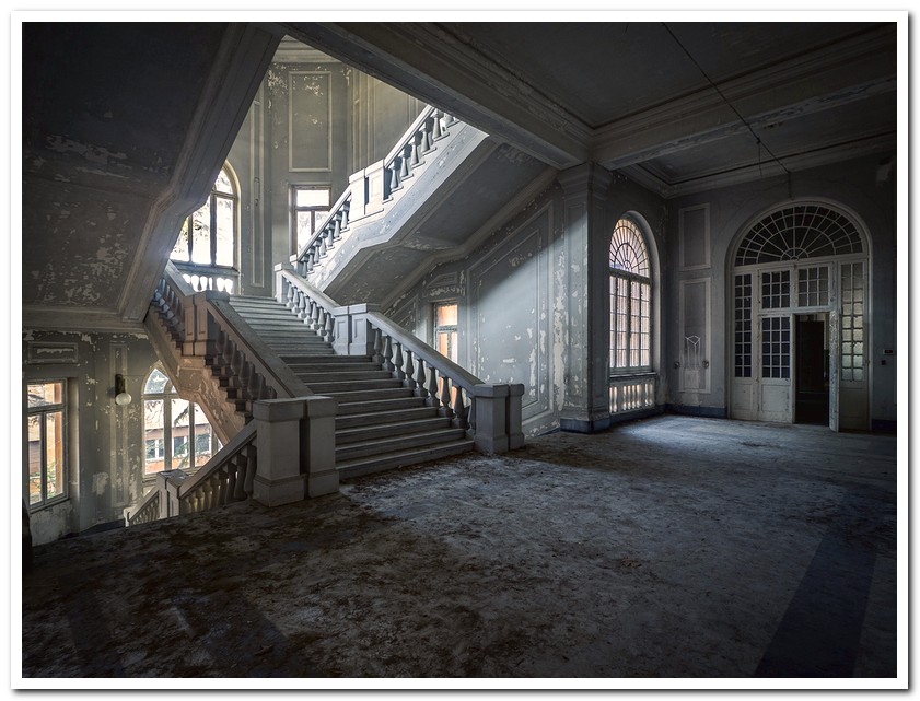 Creepy and Breathtaking Abandoned Buildings